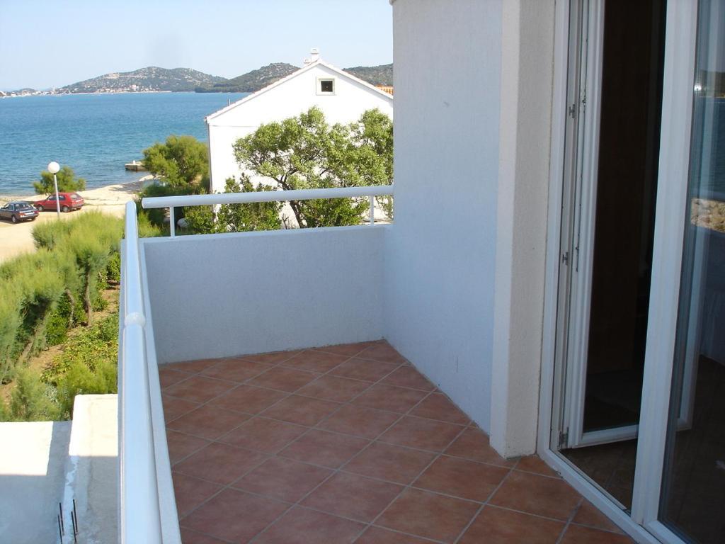 Rooms & Apartments Marinero Betina  Ruang foto