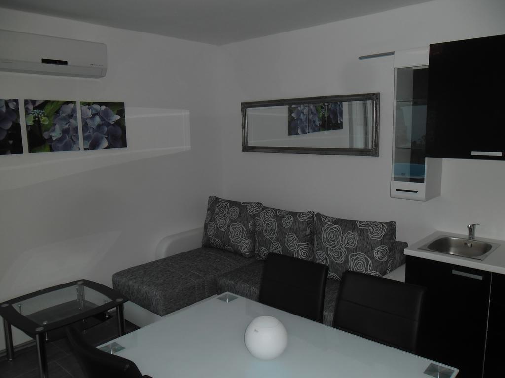 Rooms & Apartments Marinero Betina  Ruang foto