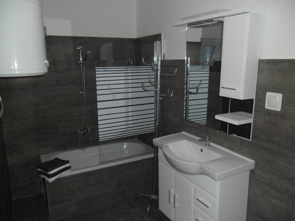 Rooms & Apartments Marinero Betina  Ruang foto